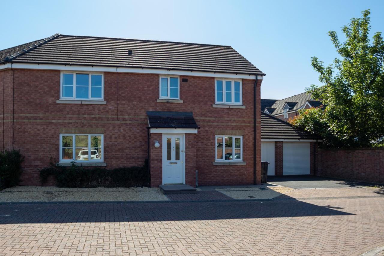 Hereford - Finch House - Modern 4 Bedroom House Located In South Hereford, Dog Friendly With Nearby Countryside, Pool Table, Sleeps Up To 10 Guests - Hosted By Rentmyhouse المظهر الخارجي الصورة