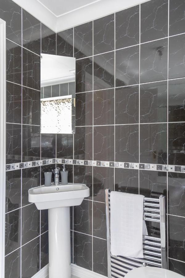 Hereford - Finch House - Modern 4 Bedroom House Located In South Hereford, Dog Friendly With Nearby Countryside, Pool Table, Sleeps Up To 10 Guests - Hosted By Rentmyhouse المظهر الخارجي الصورة