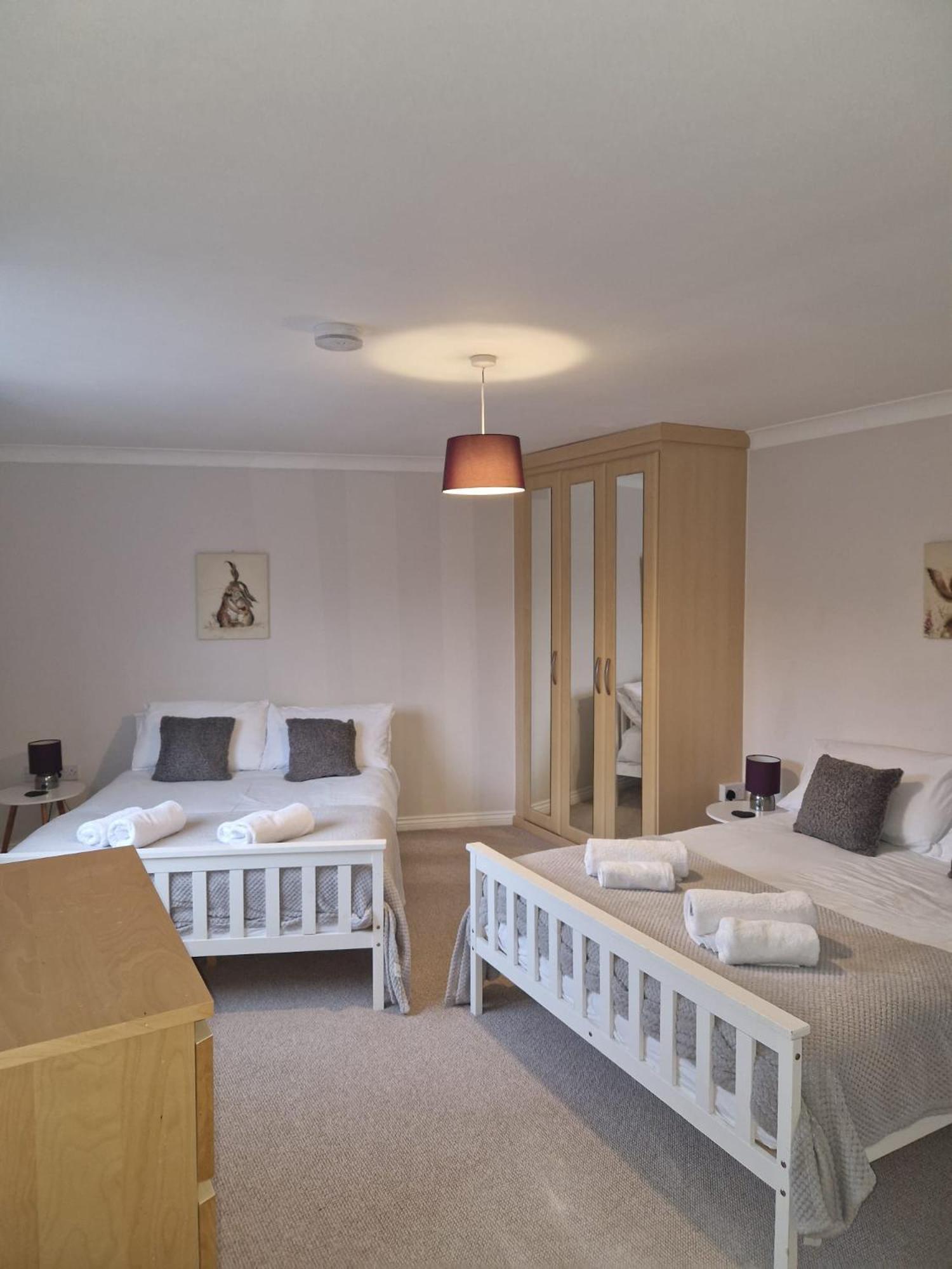 Hereford - Finch House - Modern 4 Bedroom House Located In South Hereford, Dog Friendly With Nearby Countryside, Pool Table, Sleeps Up To 10 Guests - Hosted By Rentmyhouse المظهر الخارجي الصورة