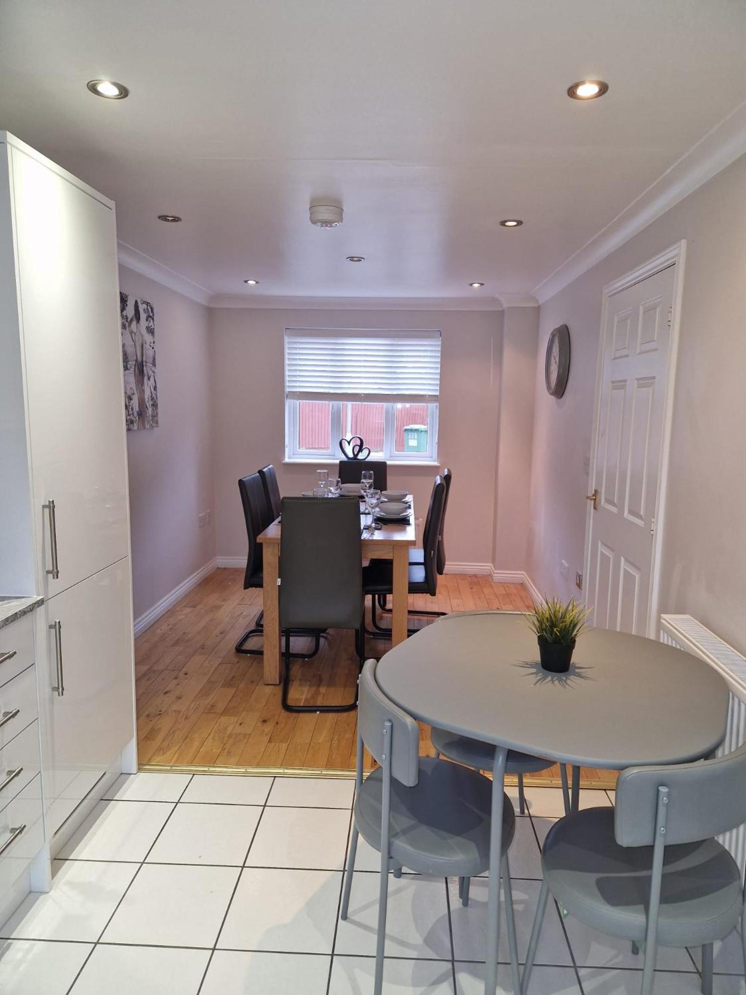 Hereford - Finch House - Modern 4 Bedroom House Located In South Hereford, Dog Friendly With Nearby Countryside, Pool Table, Sleeps Up To 10 Guests - Hosted By Rentmyhouse المظهر الخارجي الصورة